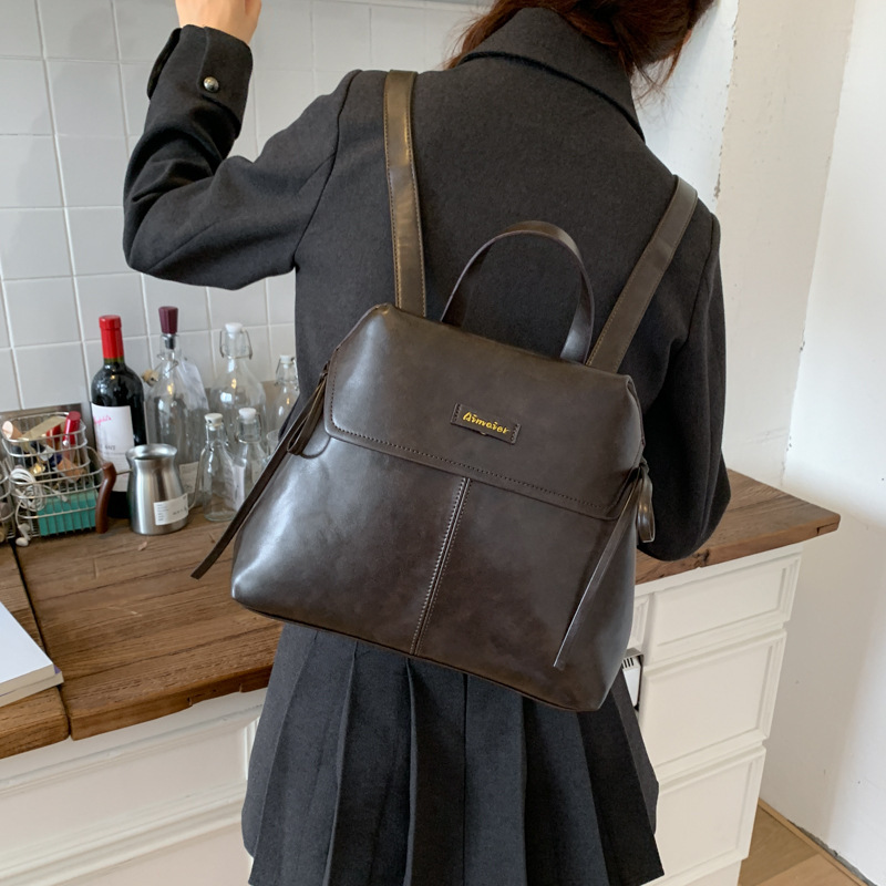 2025新款复古蜡油皮双肩包女士休闲旅行背包森萌学院风学生书包