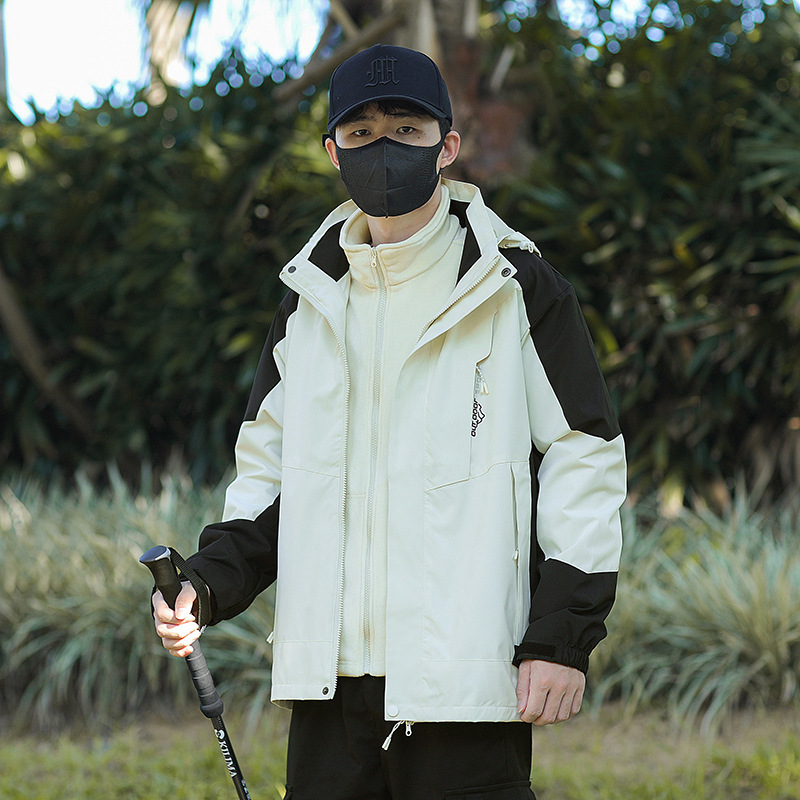 Al aire libre vestir de asalto pareja trajes de montaña más vello engrosado revestimiento desmontable de dos piezas para hombres y mujeres fabricantes en vivo al por mayor