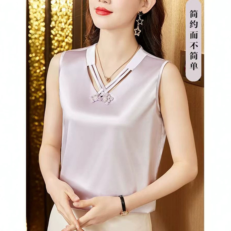 High-End, Stylish V-Neck Design Camisole for Women, Versatile and Elegant, Suitable for Pairing with Suits, Satin Base Layer Top