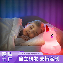 国境を越えたledベッドの上で明かりをたたいて寝室の柔らかい光の睡眠の雰囲気の明かりのアイデアの漫画のユニコーンの暖かい光の工場