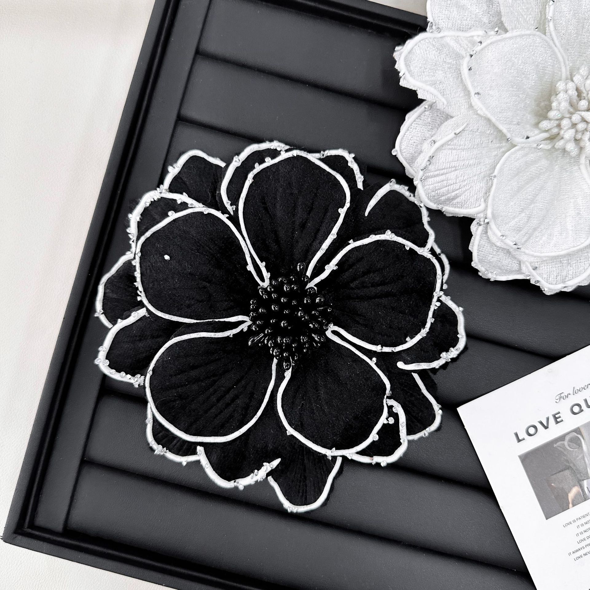 Accesorios para el cabello de malla con flores 3D exquisitos, disponibles en tres colores, de Guangzhou, dulces y versátiles, para decorar el cabello, zapatos, sombreros y bolsos.