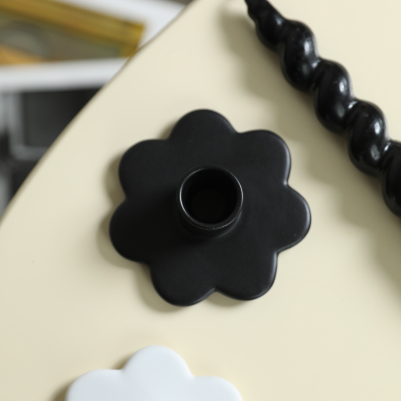 Creatividad moderna en adornos de mesa de cerámica decoración suave de escritorio artesanía creativa en blanco y negro soporte de vela