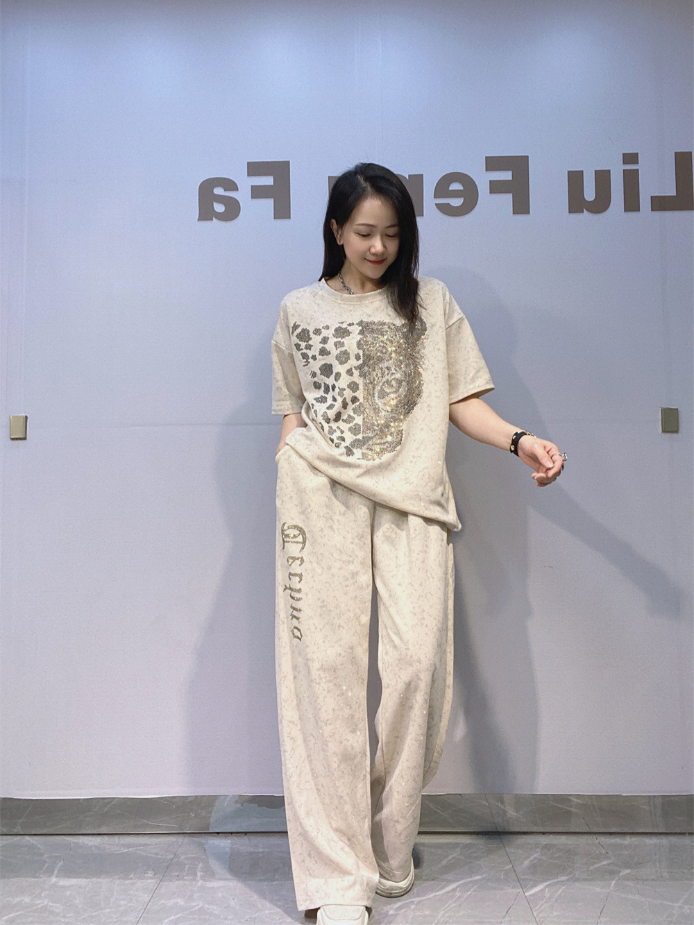 Transfronterizos europeos y estadounidenses de tamaño grande ropa de mujer de cuello redondo de diamante mangas cortas + pantalones largos dos piezas de mujeres pantalones de piernas anchas de verano conjunto casual