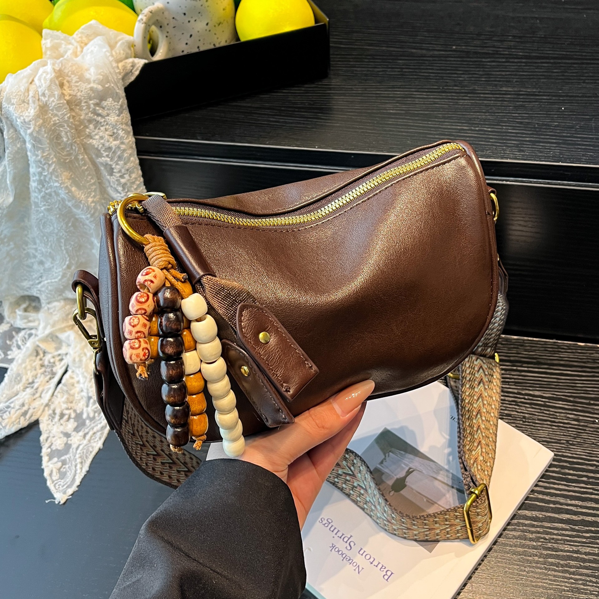 Bolsos de diseño de nicho de alto nivel para mujeres 2025, nueva moda de otoño y invierno, gran capacidad, bolsas de hombro, bolsas de bolsas