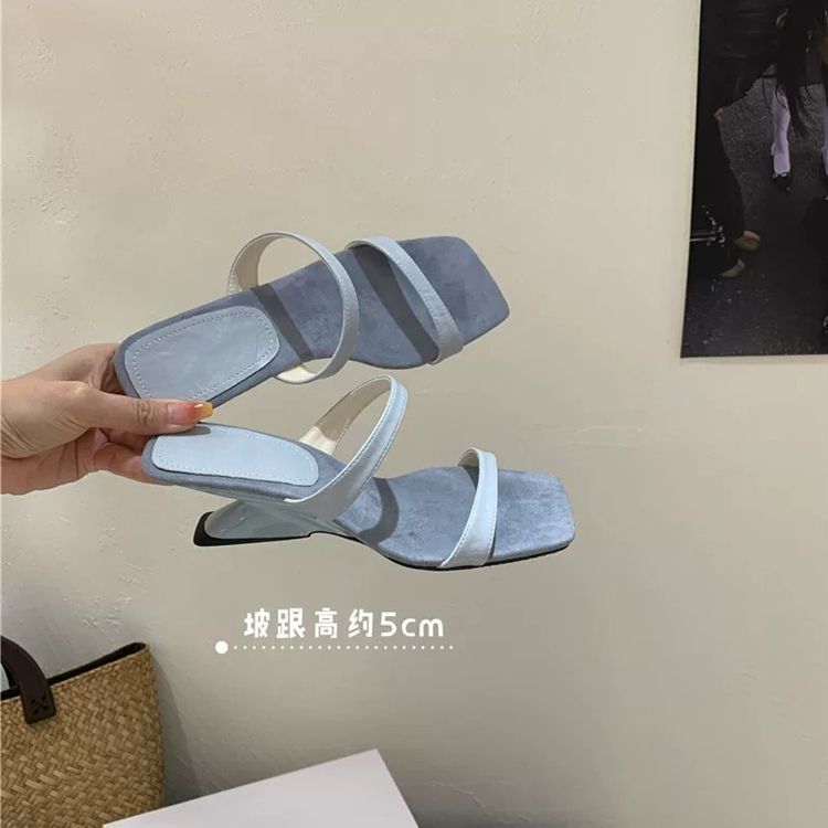 Wedge Flip-Flops for Women, Summer 2026 New Model, Stunning High-Heeled Shoes to Pair with Skirts, High-End Feel, Height-Increasing Sandals Wedge Flip-Flops for Women, Summer 2026 New Model, Stunning High-Heeled Shoes to Pair with Skirts, High-End Feel, Height-Increasing Sandals