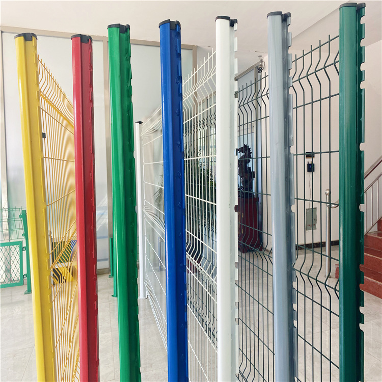 现货三角折弯护栏网景区庭院围栏网小区公园防护围网桃型柱护栏网