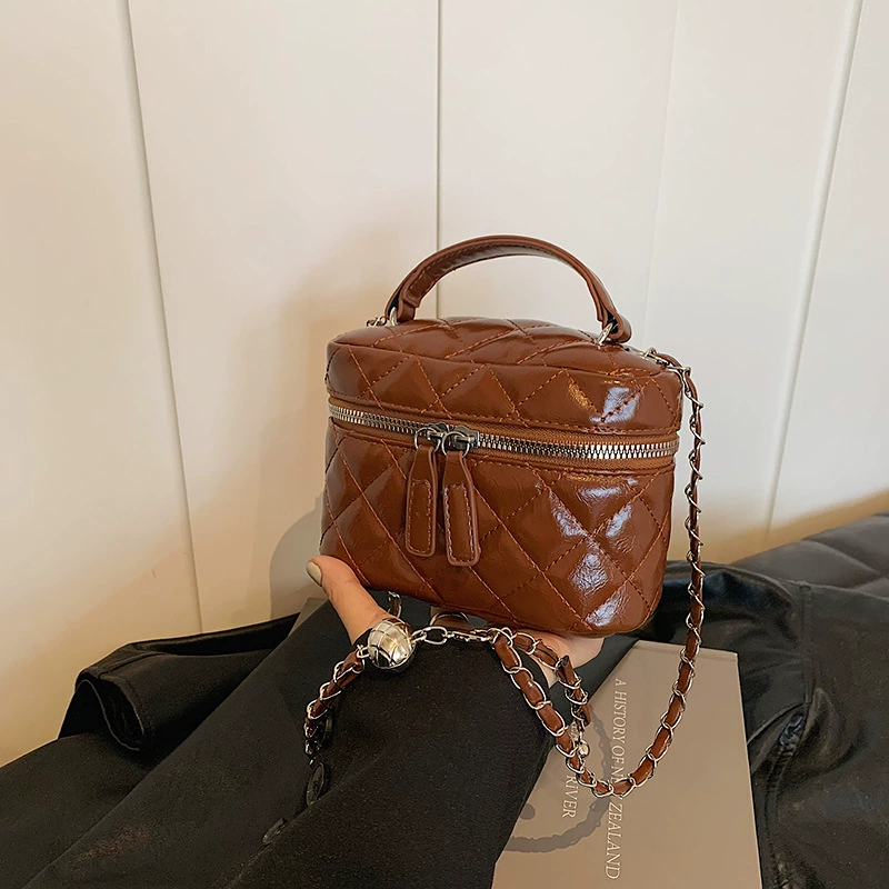 Small universal chain with diamond pattern, summer capacious one-shoulder bag