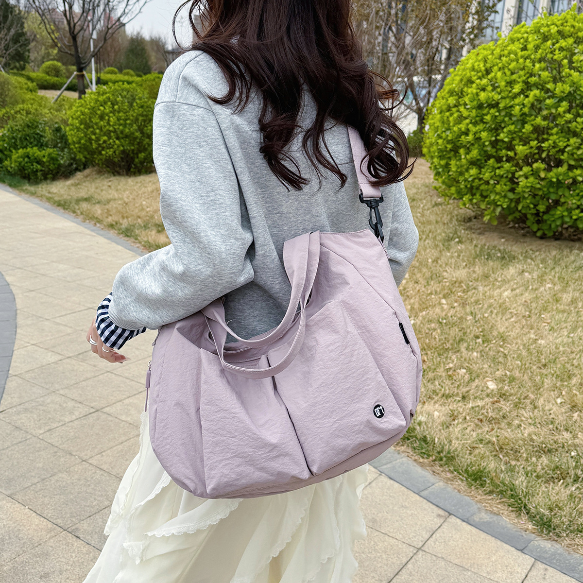 新款单肩斜挎包女生大学生上课包唐捐大容量文艺休闲包中性托特包