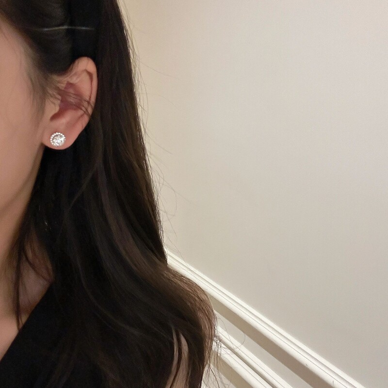 S925 スターリングシルバークラシックフルダイヤモンドプリンセスイヤリング女性用、芸術的、軽い、豪華、ファッショナブル、ハイエンドイヤリング|undefined