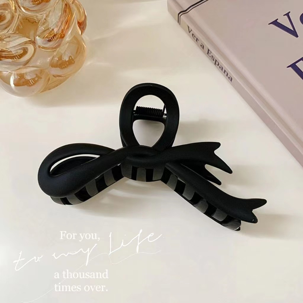 Fishtail clip black
