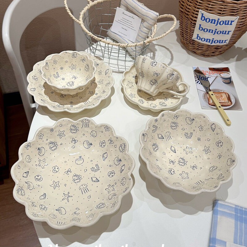 Creative blue Hello Kitty home tableware set, beautiful rice bowl, dessert plate, coffee cup, flower-shaped plate, salad bowl Creative blue Hello Kitty home tableware set, beautiful rice bowl, dessert plate, coffee cup, flower-shaped plate, salad bowl