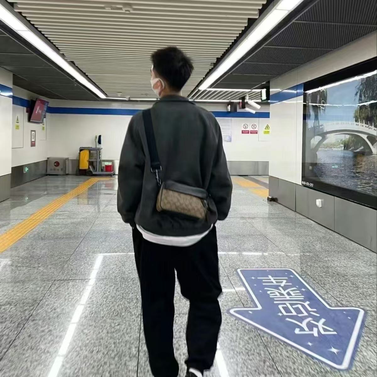 Bolso para cámara para hombre y mujer, material de PVC, bolso cruzado informal para viaje, bolso de mensajero, bolso versátil para teléfono para ir al trabajo, 22x15x5