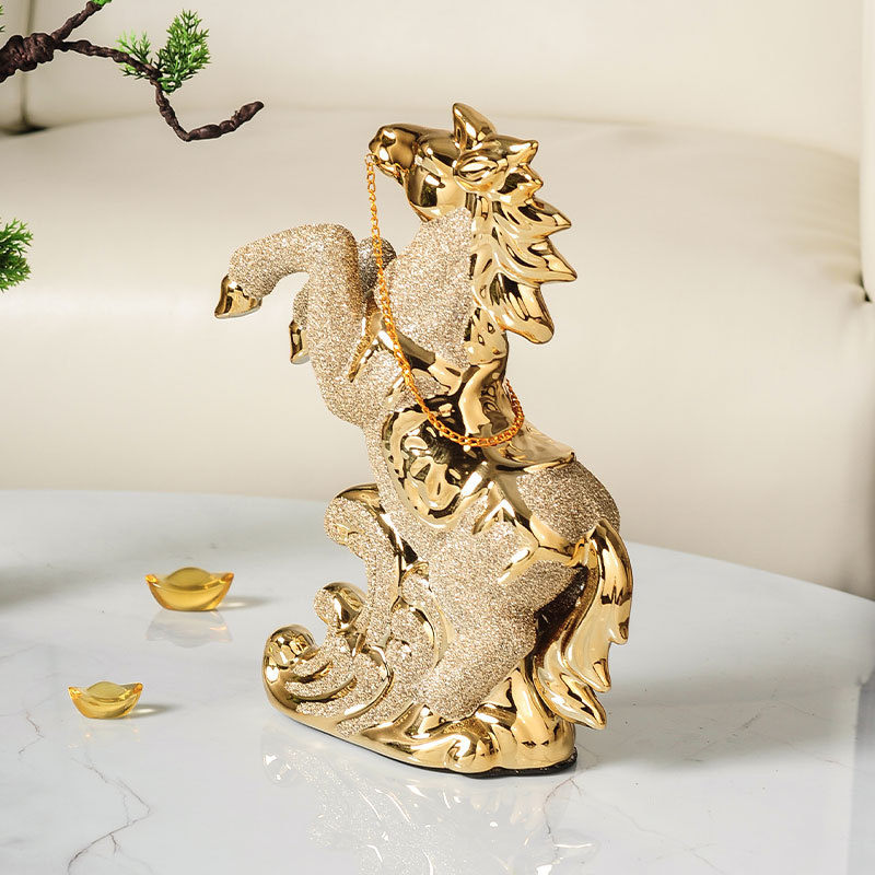 Venta al por mayor de caballos al éxito accesorios para el hogar accesorios para el hogar cerámica zodiaco artesanía de caballos decoración creativa de la casa nueva