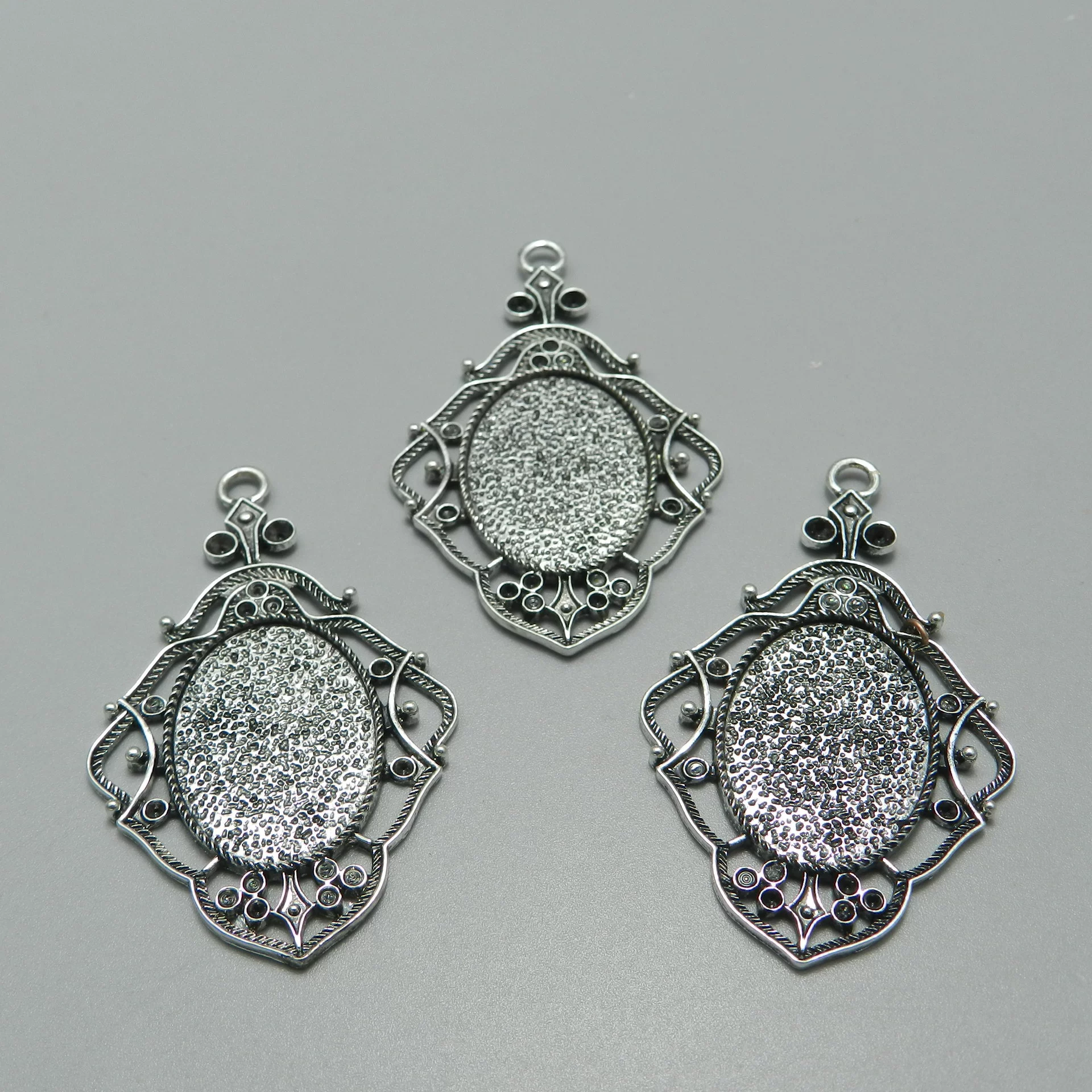 Материал ювелирных аксессуаров DIY внутренний 18*25 мм Овальный стеклянный кулон Нижняя опора полая кружевная основа из сплава