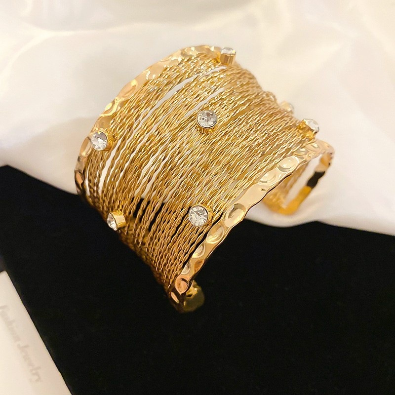 # 1 Brazalete - Oro