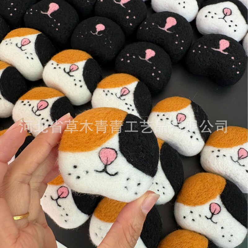 現物の源工場の羊のフェルトのスタンプの車は鍵を掛けて人形の動物の冷蔵庫を掛けてひげを貼って収納します。|undefined