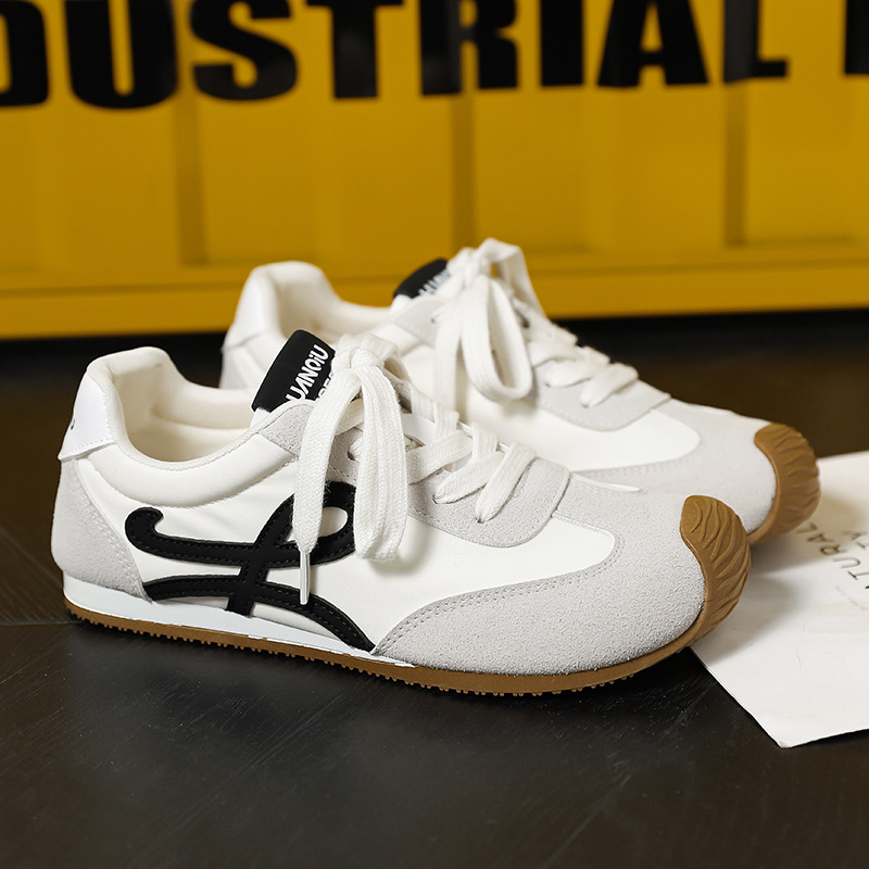 유니버설 레트로 독일 트레이닝 슈즈 여성 2025 년 여름 새로운 폭발 올 매치 화이트 슈즈 캐주얼 보드 슈즈 포레스트 검프 운동화
