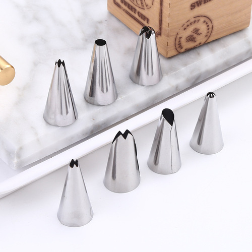 Wholesale DIY stainless steel cream piping tips, cake and biscuit baking tools, cream piping cake tools