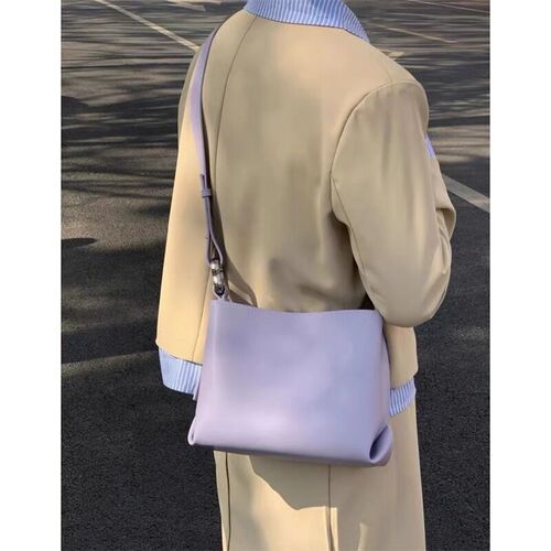 Gourmet Water Bucket Bag for Women 2024 New Arrival Large Capacity Soft Leather Single Shoulder Crossbody Bag, Versatile Simple Commute Bag