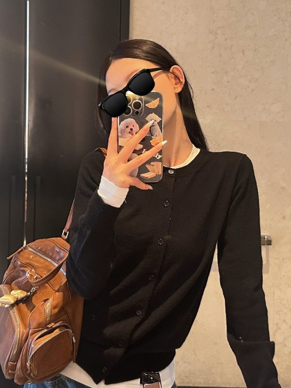 SUNONEONE 黑色系扣圆领针织开衫女秋季百搭长袖休闲气质外套|undefined