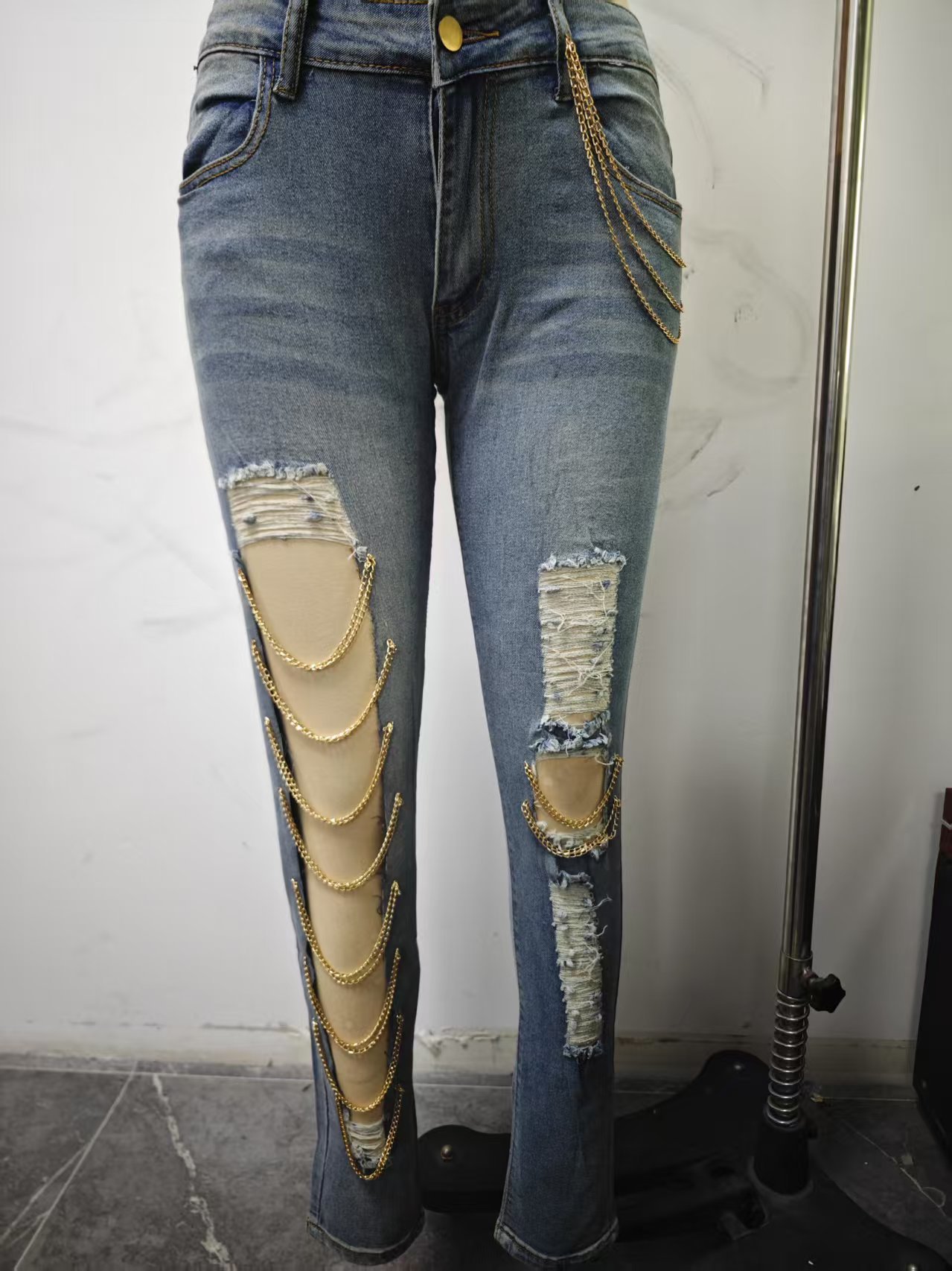 Ripped Jeans For Women With Chain Detail Stretch Cotton Denim_voghion.com