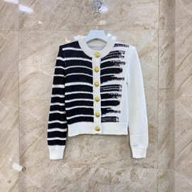 25春夏新款吸晴绣花针织开衫条纹撞色设计感金扣修身显瘦外套上衣