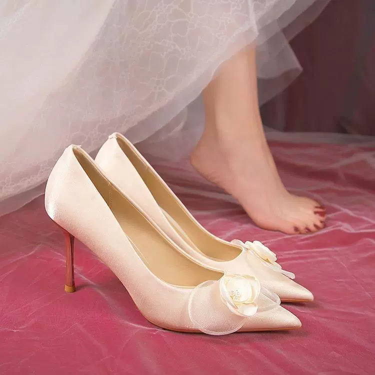 Французский стиль Camellia, женские туфли на высоком каблуке, полые дизайнерские чувства, Ниша, темперамент, светский однослойные туфли на шпильке, белые свадебные туфли