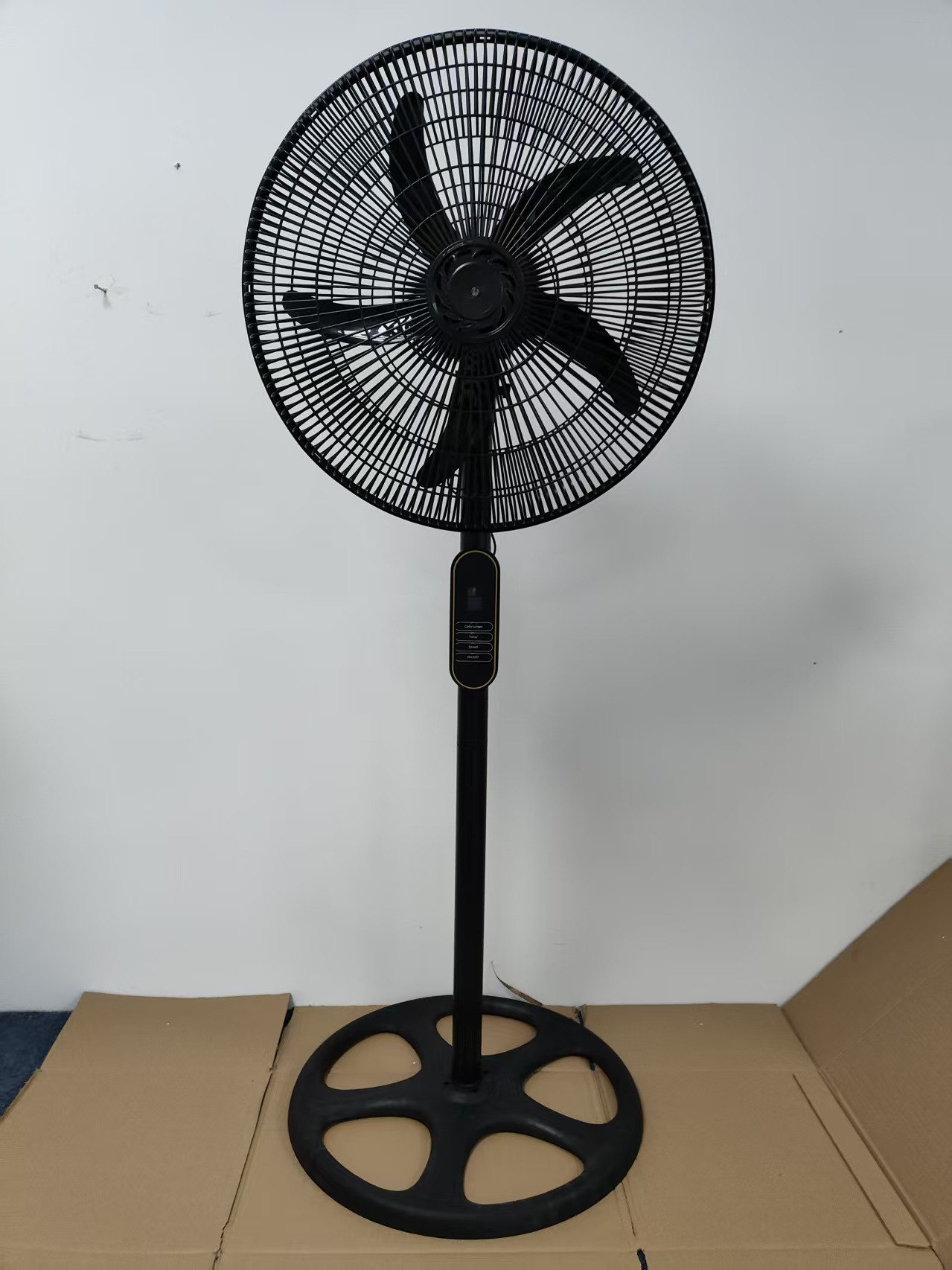 Ventilador eléctrico de nuevo modelo para uso transfronterizo, ventilador de pie, ventilador vertical doméstico, con control remoto, de bajo consumo, ventilador de gran tamaño de 18 pulgadas para dormitorio y habitación.
