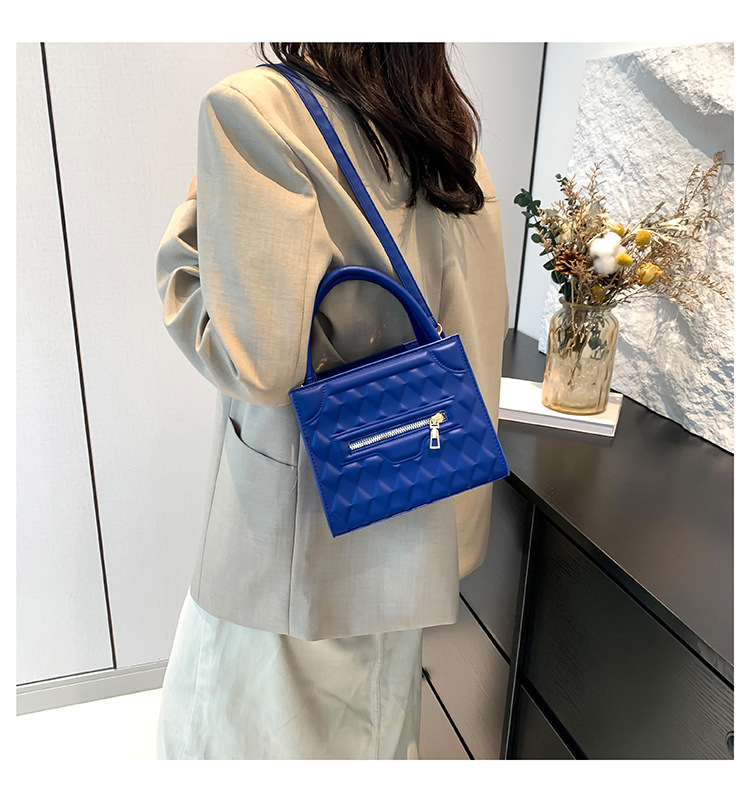 Simplified diamond grid embossed women's handbag 2024 new solid color Korean version stylish single shoulder crossbody_voghion.com