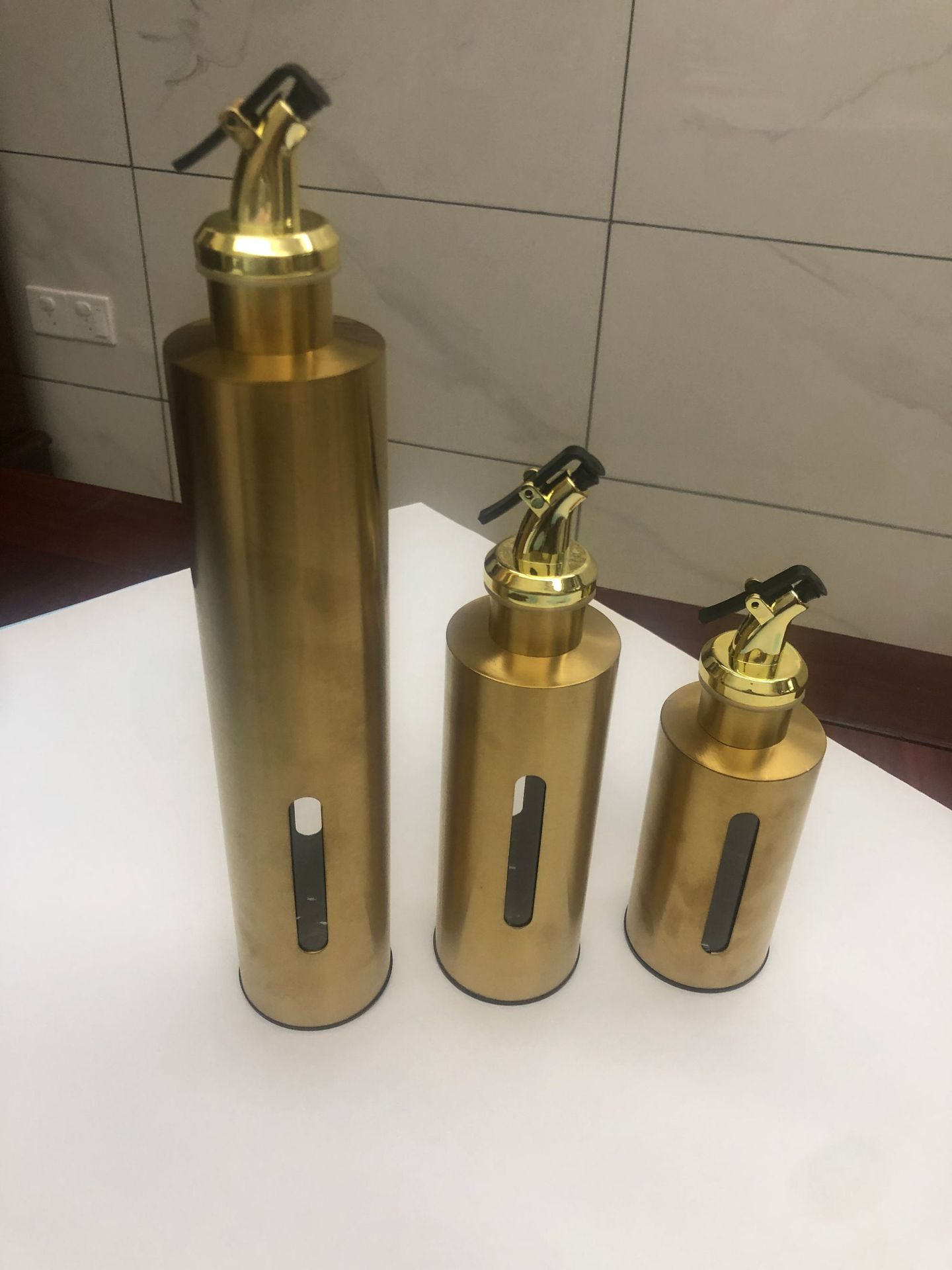 Stainless steel oil bottle spice bottle visual oil control bottle oil control jar kitchen spice bottle light soy sauce barbecue vinegar gold-plated