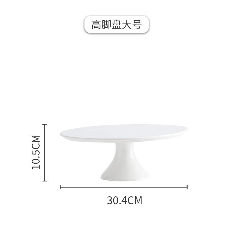 シンプルな背の高いケーキ皿の間食は果物皿のデザートを試食します。|undefined