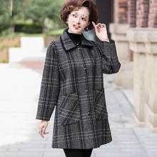 妈妈春秋装新款中长款加大码大衣中老年女显瘦千鸟格风衣外套