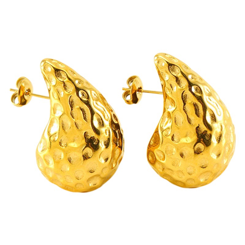 Diseño de gama alta sentido 18K oro Acero inoxidable gota de agua martillado pendientes mujer estilo europeo y americano INS titanio acero pendientes al por mayor