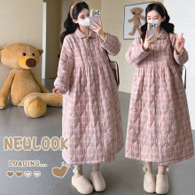 大货实拍孕妇冬季粉格子绗棉娃娃领长款宽松甜美保暖外套棉服大衣