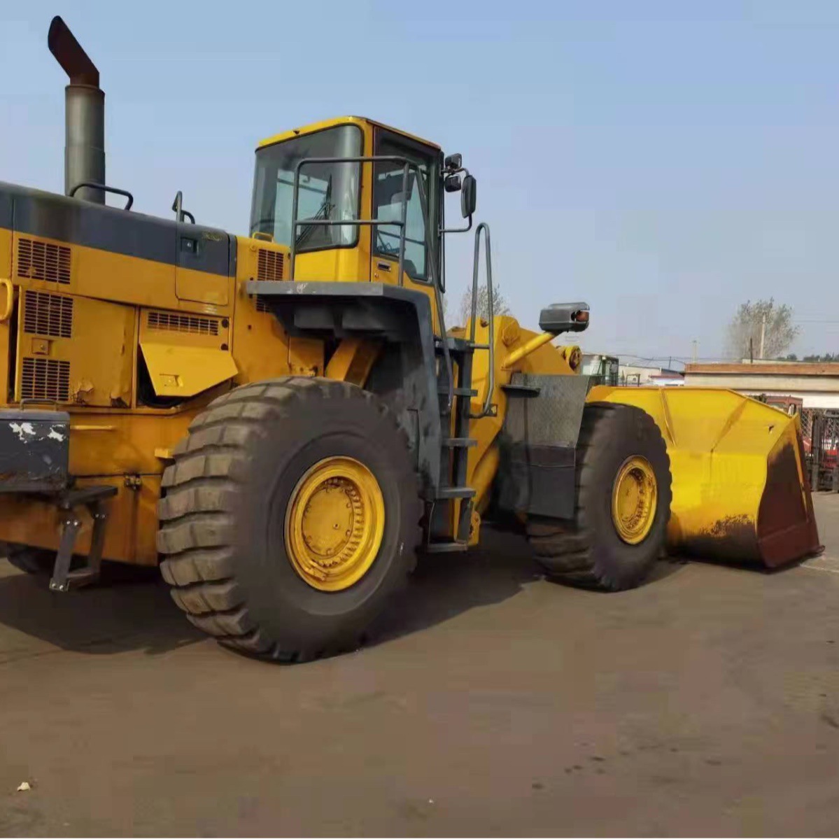 Used wheel loaders 6t Komatsu WA500-1 earth work machinery