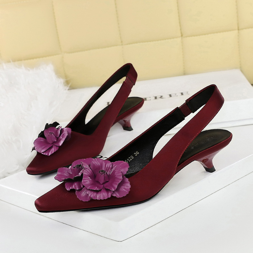 High-end Floral Satin Pointed Toe Mid-heel Women's Slingbacks_voghion.com