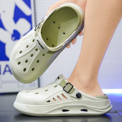 Zapatos de verano nuevos zapatos de agujero transpirables de doble capa, zapatillas frescas huecas en la playa, zapatos de hombre con suela gruesa