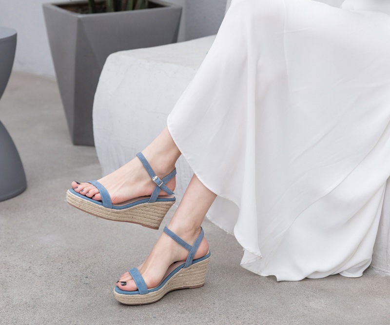 Sandal nữ quai ngang hở mũi gót cao 7 cm đế rơm — Màu đen chi tiết 3