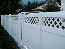 专业生产PVC马场护栏，马场围栏，美式围栏，栅条护栏，出品围栏