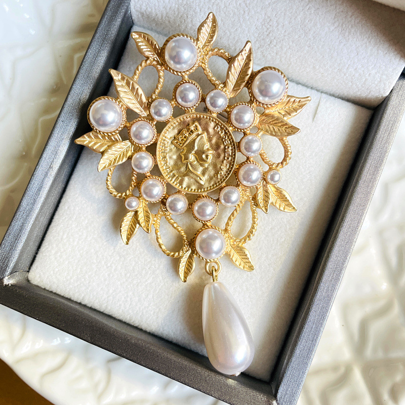 22g Weight Pearl Inlay Material Brooches Classification Holiday Occasion Alloy Material Leaf Pattern All Seasons Season Women's Gender Inlay Design Vintage Style, Simple Style Style Vintage Style Simple Style Pin Leaf Alloy Inlay Pearl Women's Brooches 1