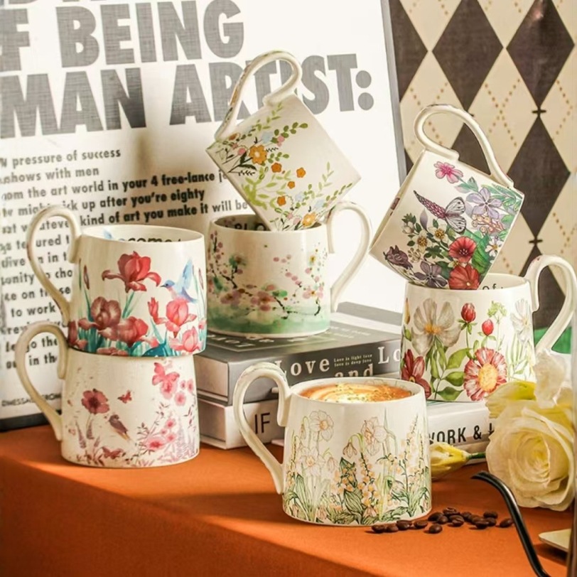 Flores de dibujos animados pintadas a mano Taza de gran capacidad Taza de cerámica Taza de café de alto valor Taza de agua Taza de desayuno con mano