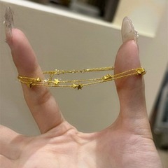 二重に星の鎖を重ねている女性insは贅沢で高級感がある