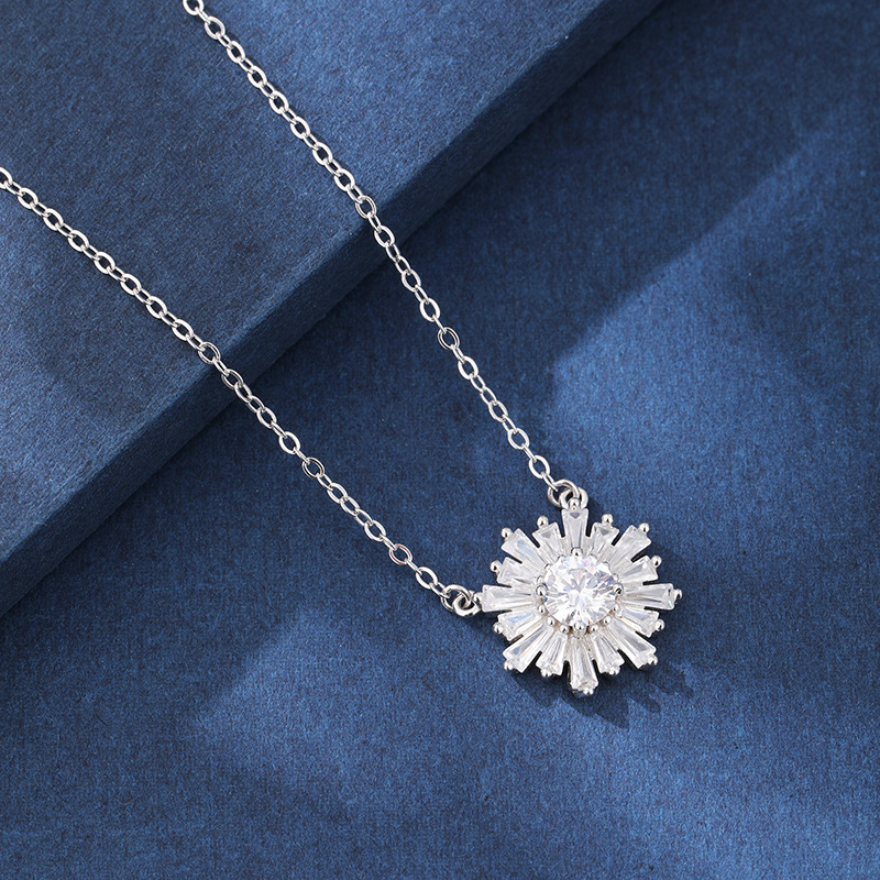 Girasol S925 Collar de plata esterlina Mujer Lujo ligero Moda de nicho Diamante Copo de nieve Colgante de cadena de clavícula Regalo de San Valentín