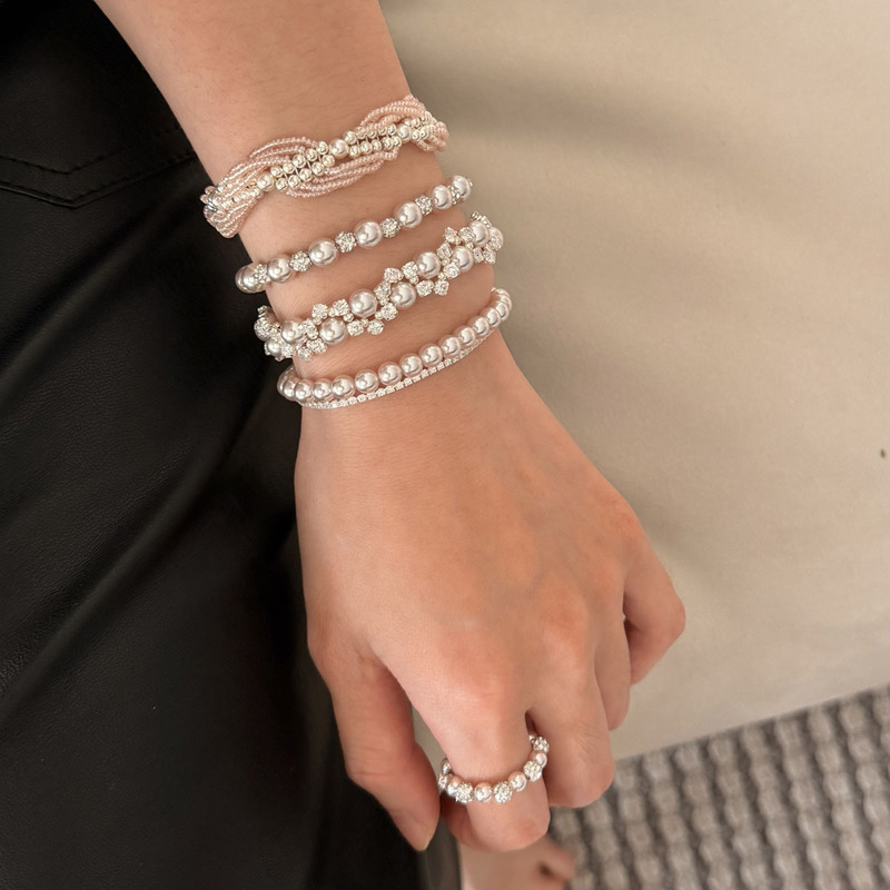 Korean Style Broken Silver Zircon Artificial Pearl Bracelet for Women, Multi-Layered Design, Exquisite and High-End, Versatile Hand Jewelry Korean Style Broken Silver Zircon Artificial Pearl Bracelet for Women, Multi-Layered Design, Exquisite and High-End, Versatile Hand Jewelry