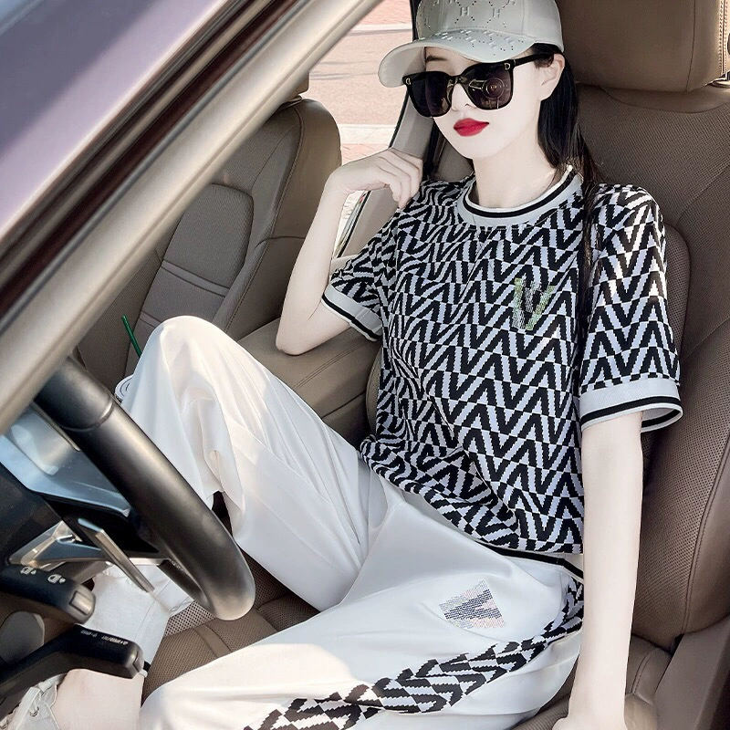 Женский спортивный костюм в стиле Salt, лето 2025, тонкий, модный, трендовый, повседневный комплект из двух предметов для инфлюенсеров.