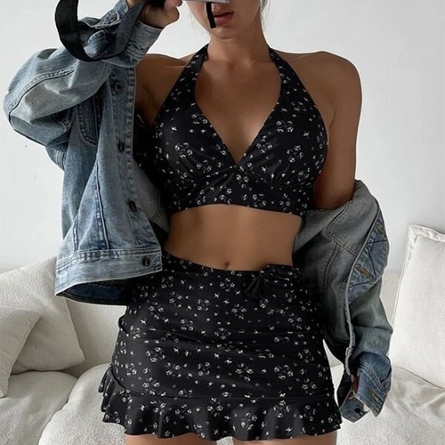 bikini 2024 halterneck V-neck skirt style split swimsuit three-piece set European and American halterneck beach bikini swimsuit