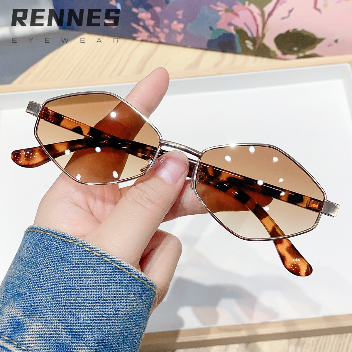 2024 Nuevas gafas de sol de montura pequeña en forma de diamante modernas transfronterizas Gafas de sol para exteriores esenciales