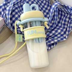 女性オフィスワーカー向けの大容量ストローウォーターカップ、夏用のティーセパレーター付きシンプルな家庭用斜めプラスチックカップ