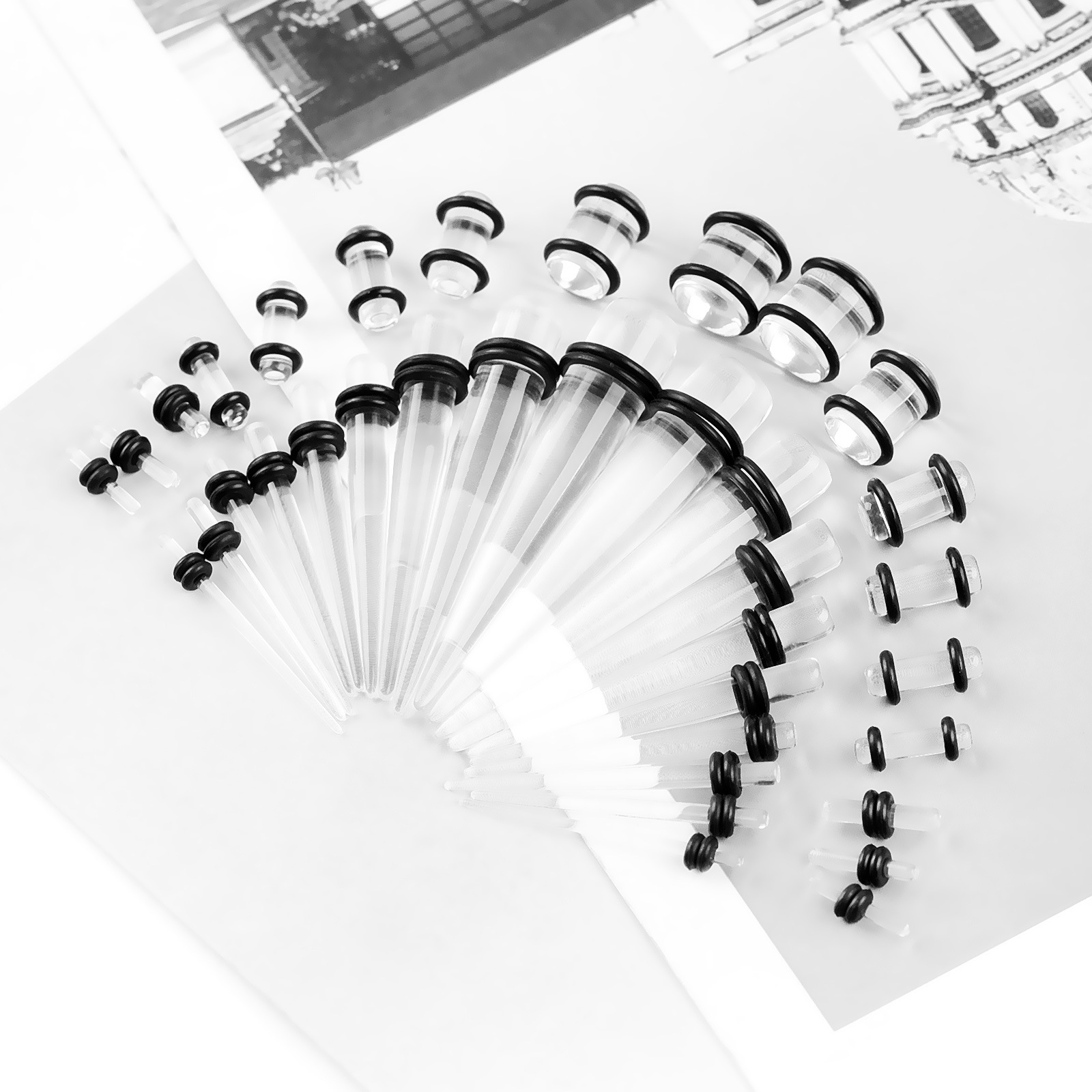 Oversized Sculptural Clear Acrylic Clip-on Earrings Modern Design_voghion.com