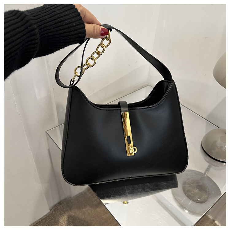 Textured lock buckle Korean style shoulder bag new style 2024 autumn and winter temperament commuter motorcycle bag fashionable style armpit bag _voghion.com